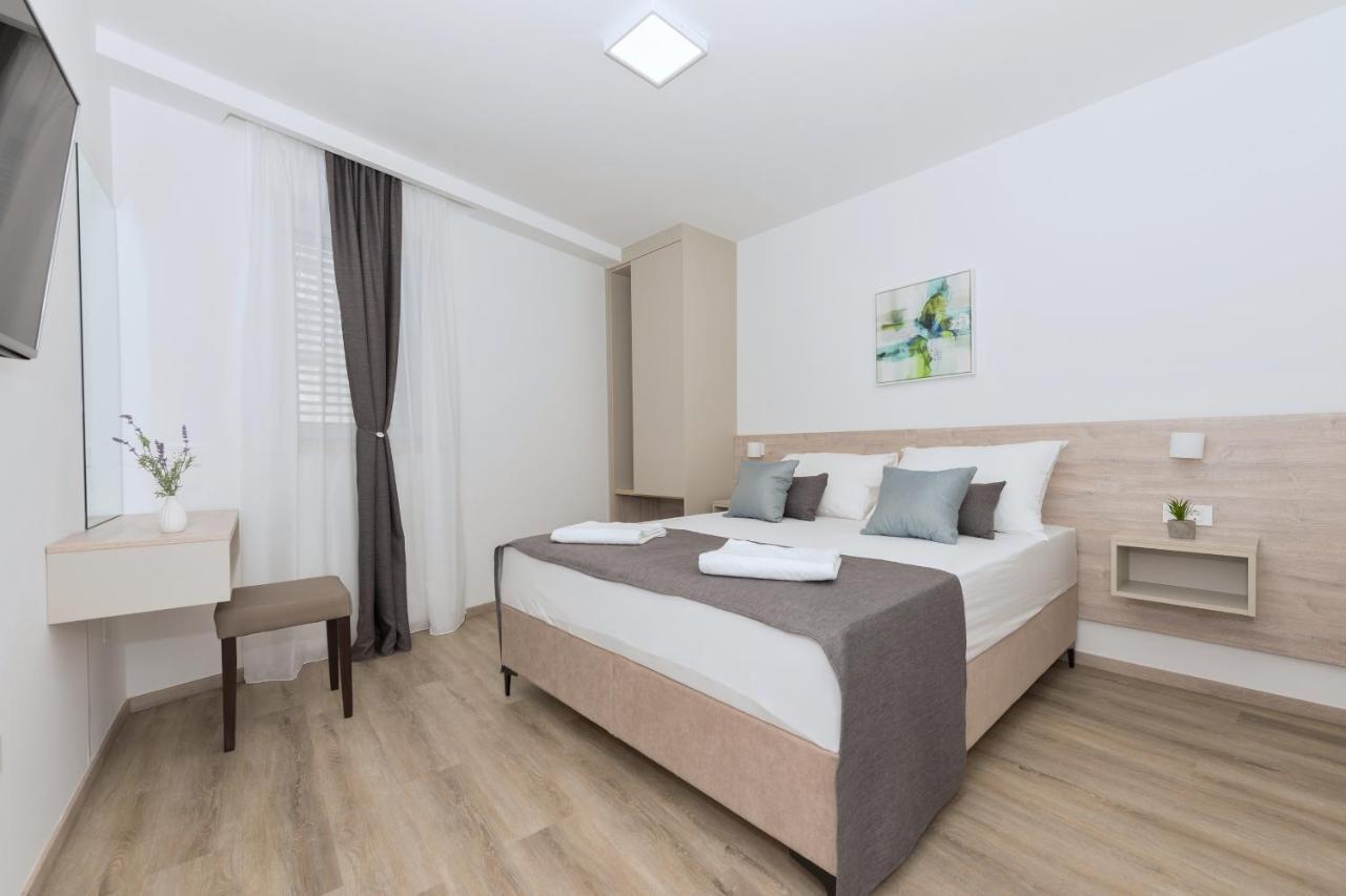 Apartments By The Sea Makarska - 19134 Экстерьер фото