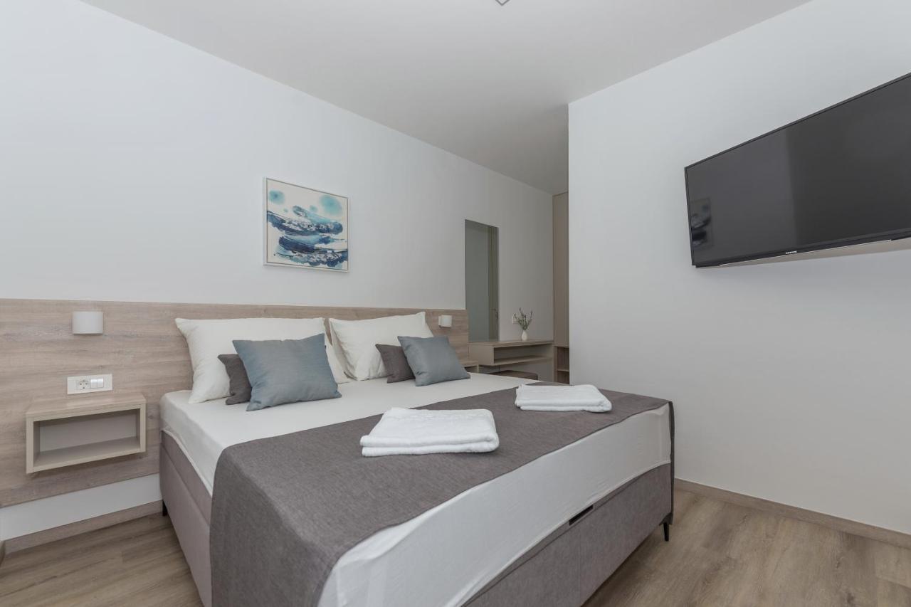 Apartments By The Sea Makarska - 19134 Экстерьер фото