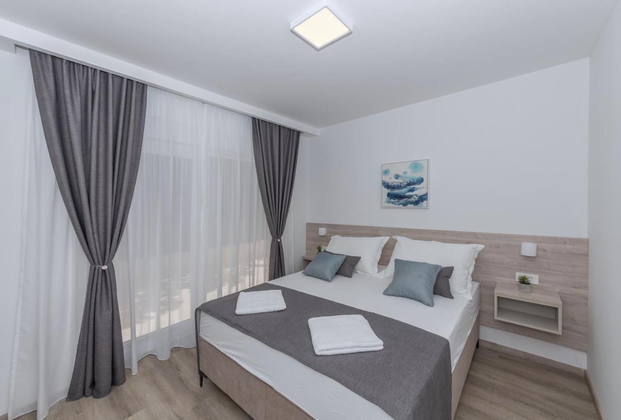 Apartments By The Sea Makarska - 19134 Экстерьер фото