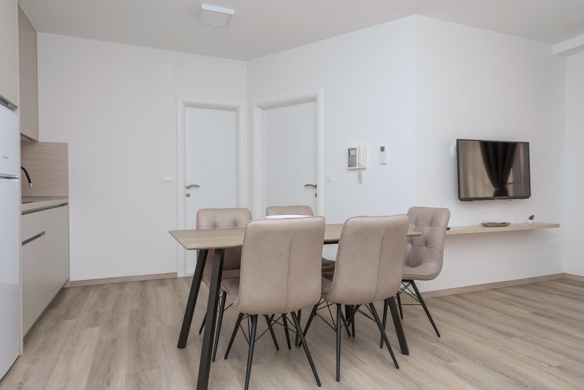 Apartments By The Sea Makarska - 19134 Номер фото