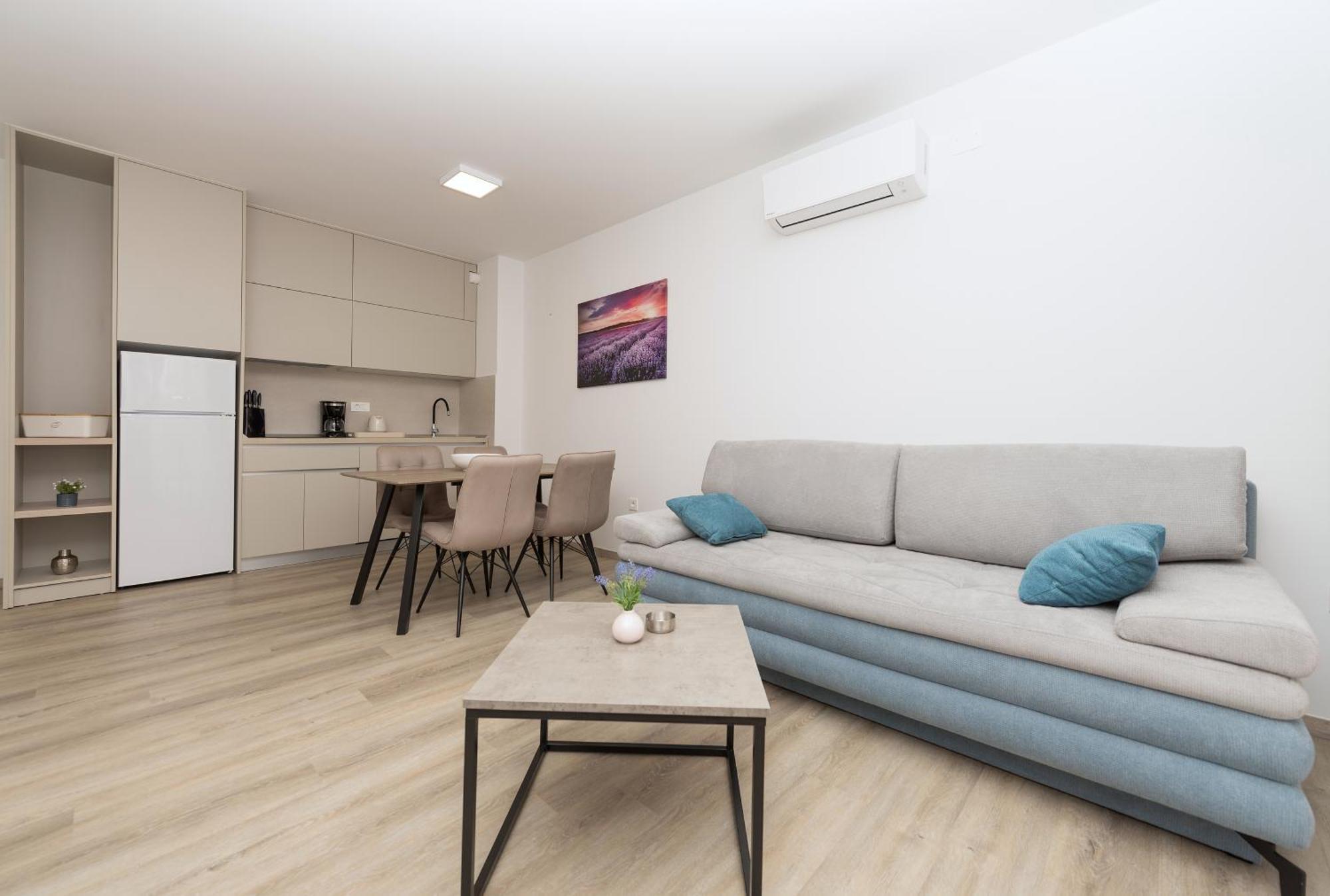 Apartments By The Sea Makarska - 19134 Номер фото
